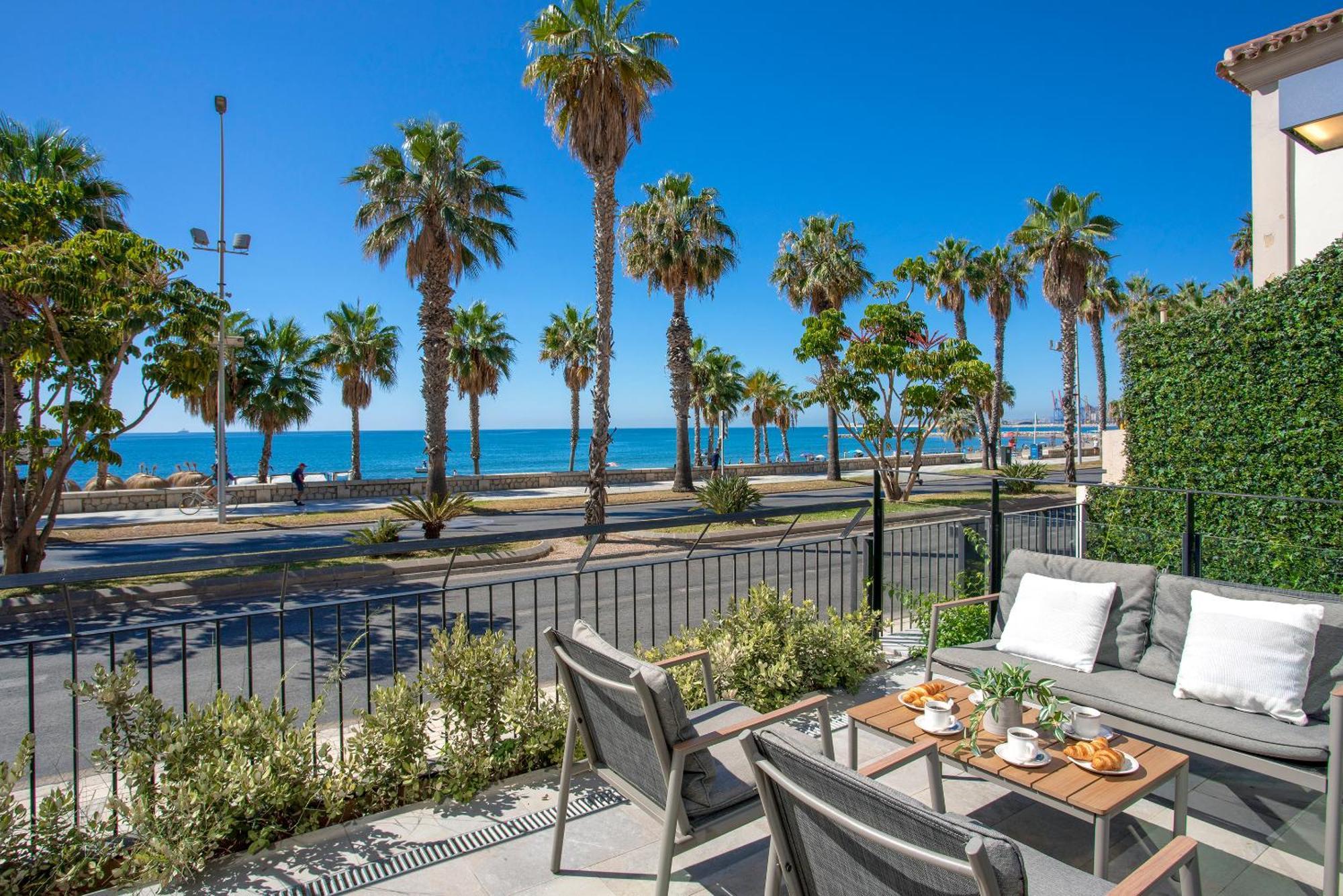 Malagueta Beach Front Luxury Apartment By Rent Me Малага Экстерьер фото